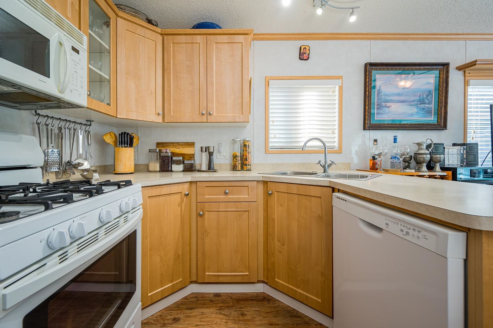Listing Image 12