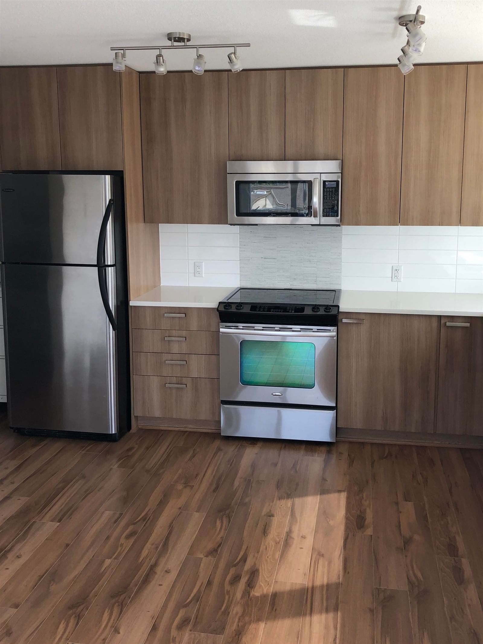 Listing Image 16