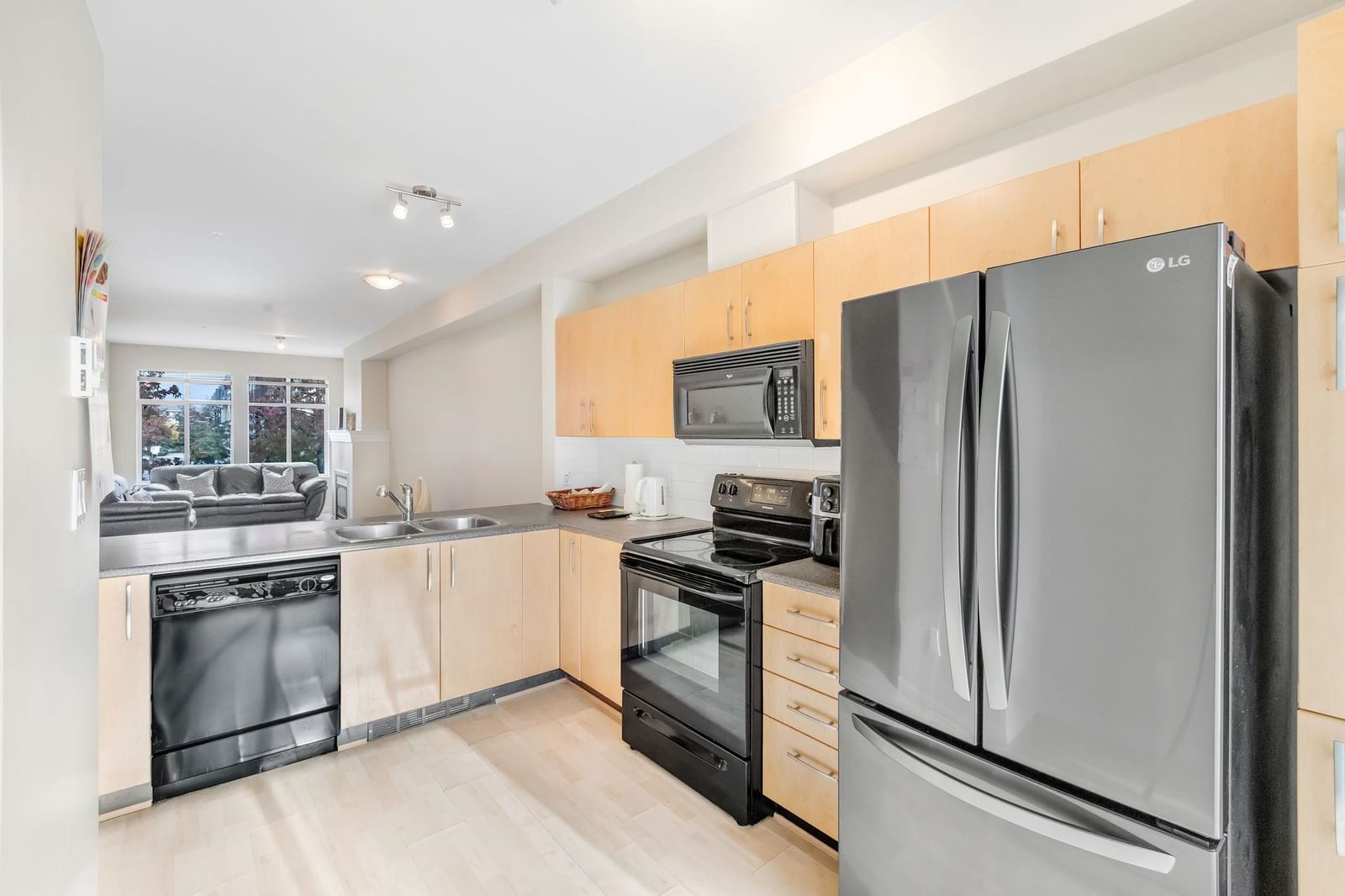 Listing Image 15