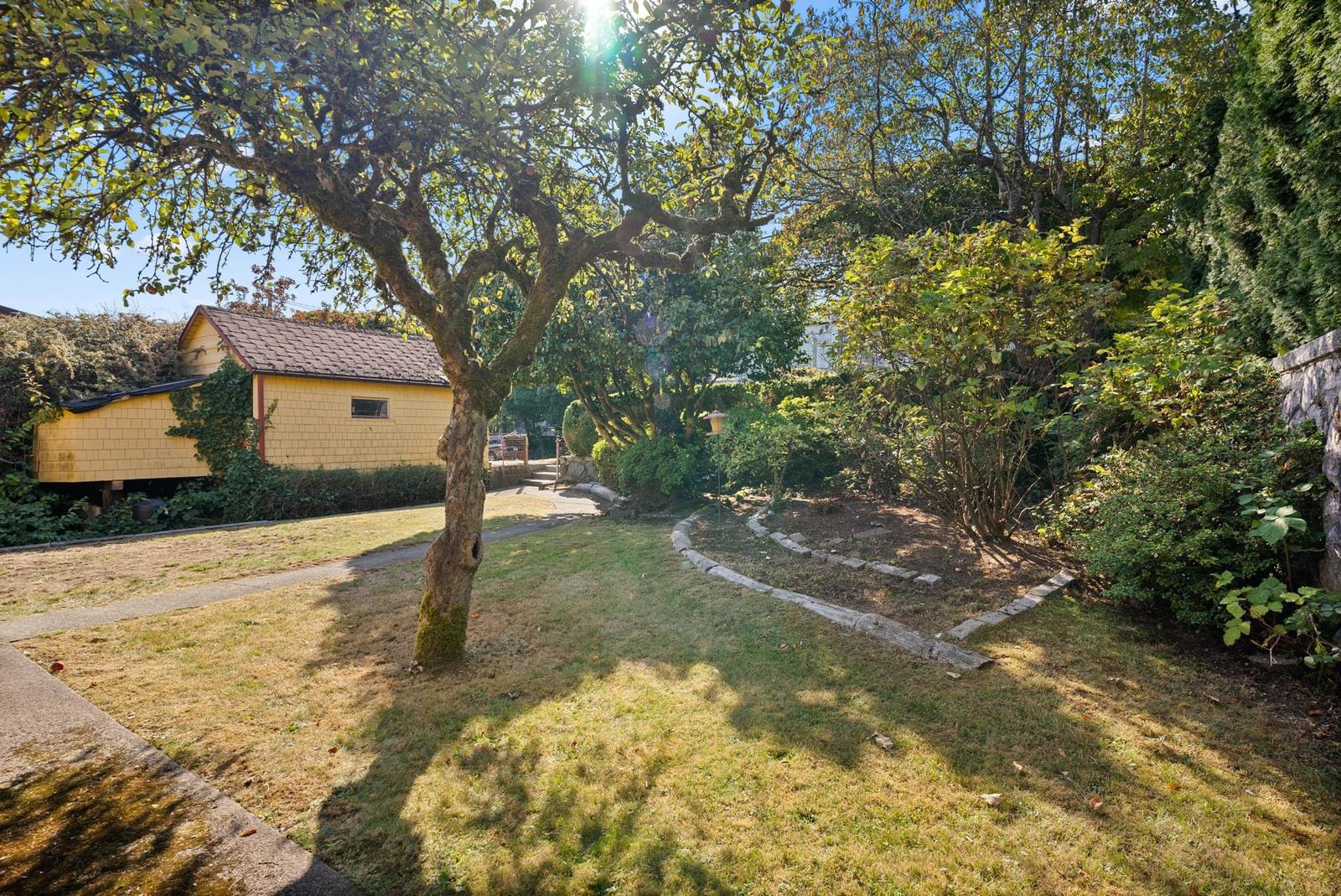 Listing Image 16