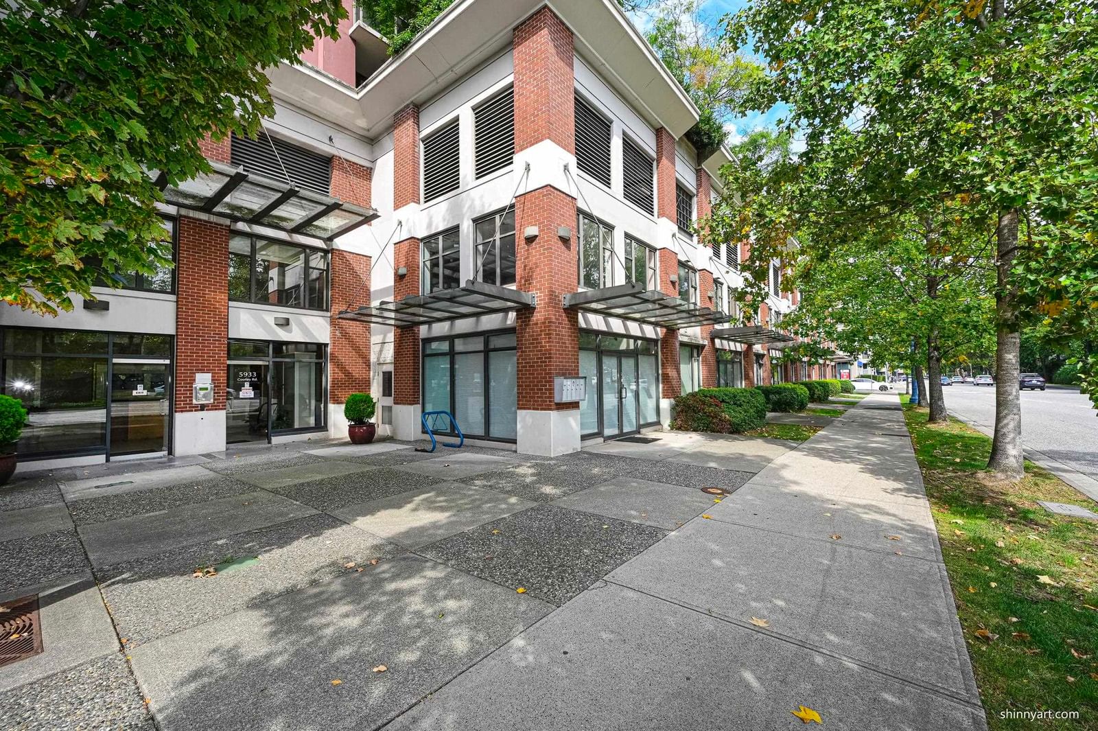 Listing Image 4