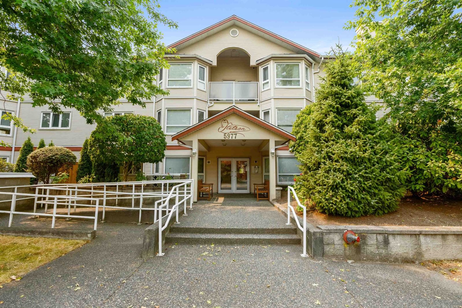 Listing Image 3