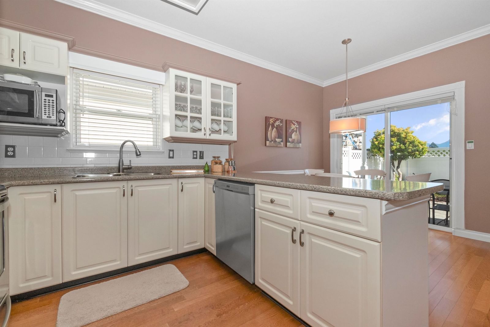 Listing Image 10