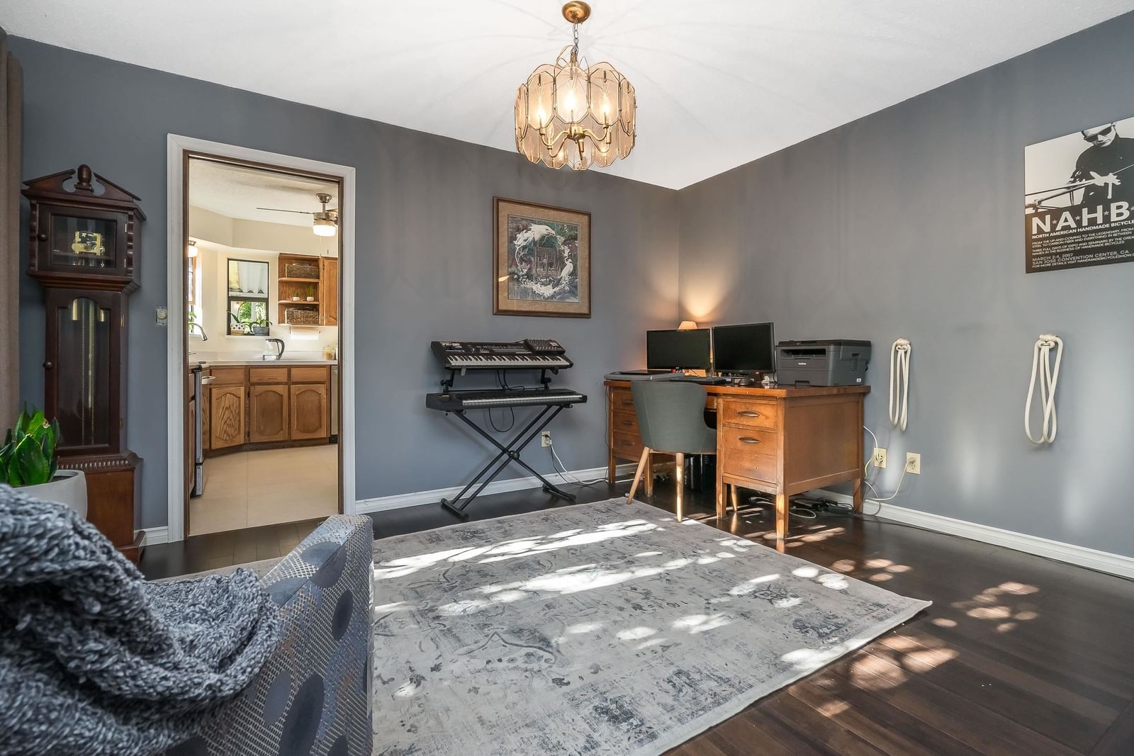 Listing Image 10