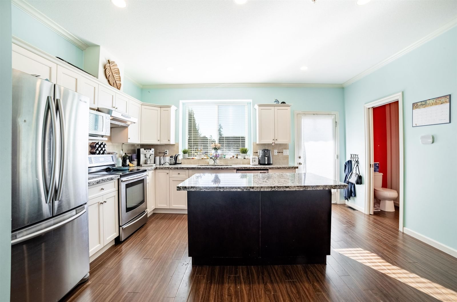 Listing Image 10