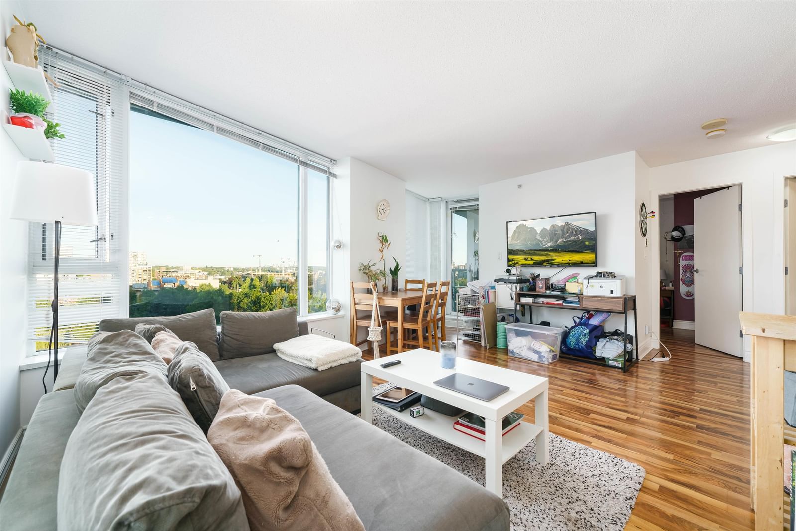 Listing Image 4
