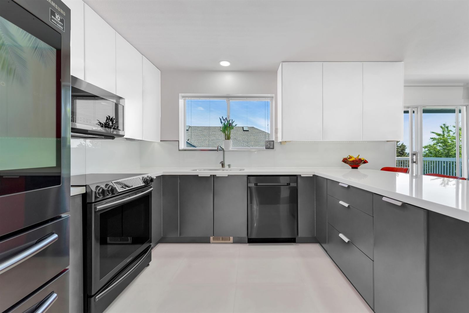 Listing Image 4