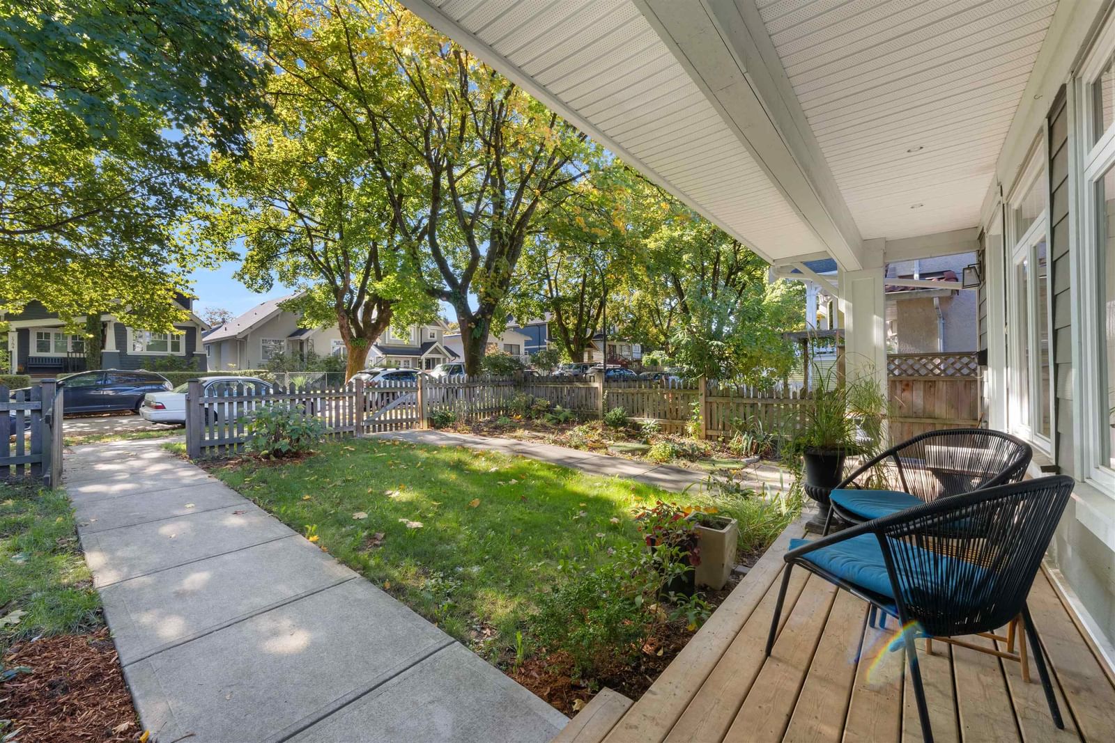 Listing Image 4