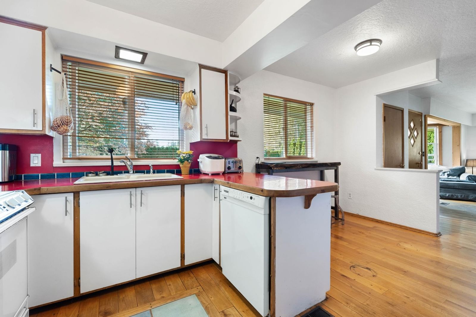Listing Image 12