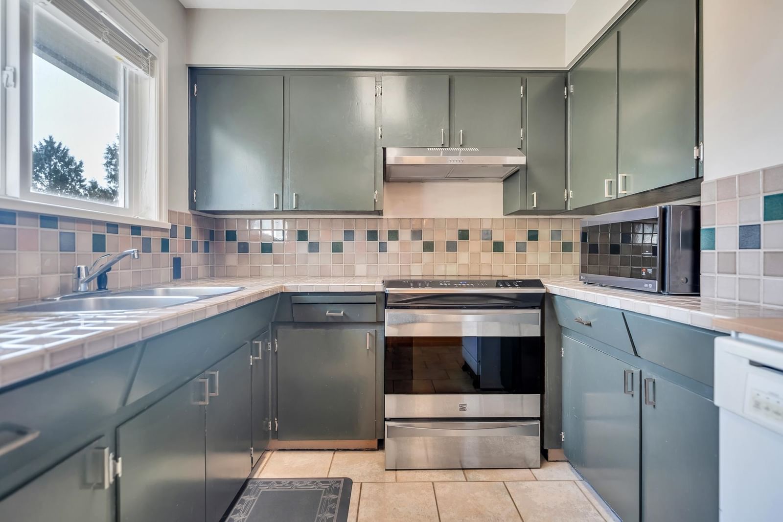 Listing Image 12