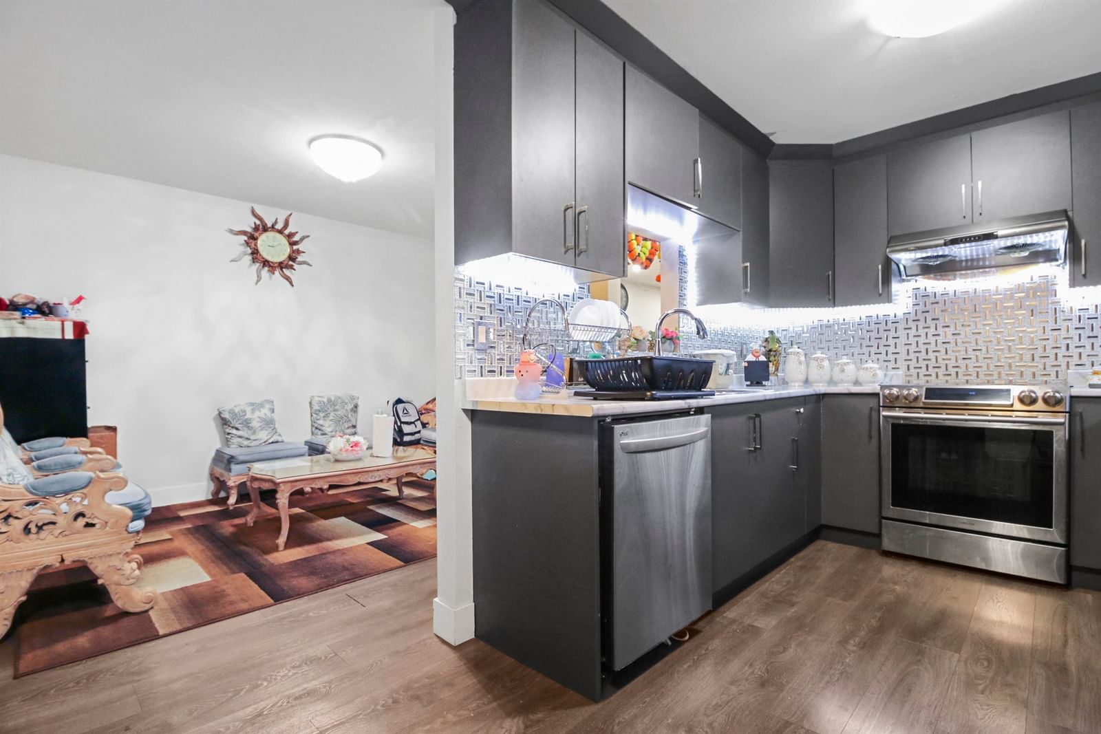 Listing Image 13