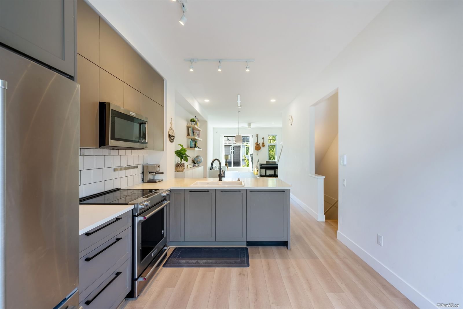 Listing Image 12