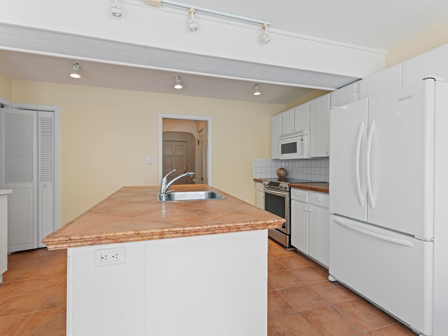 Listing Image 17