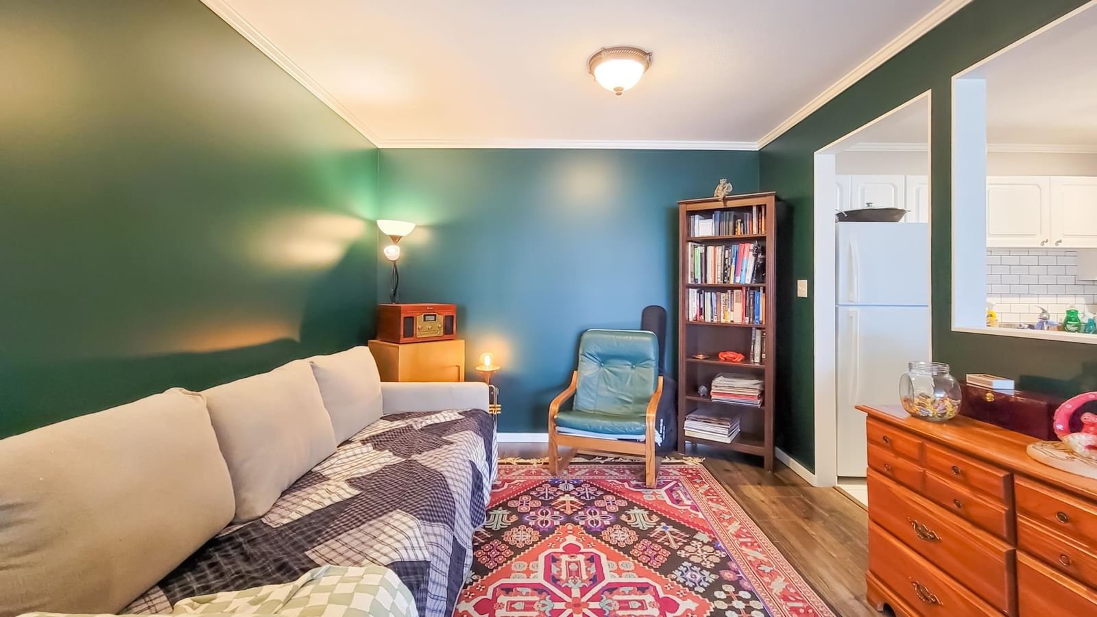 Listing Image 11