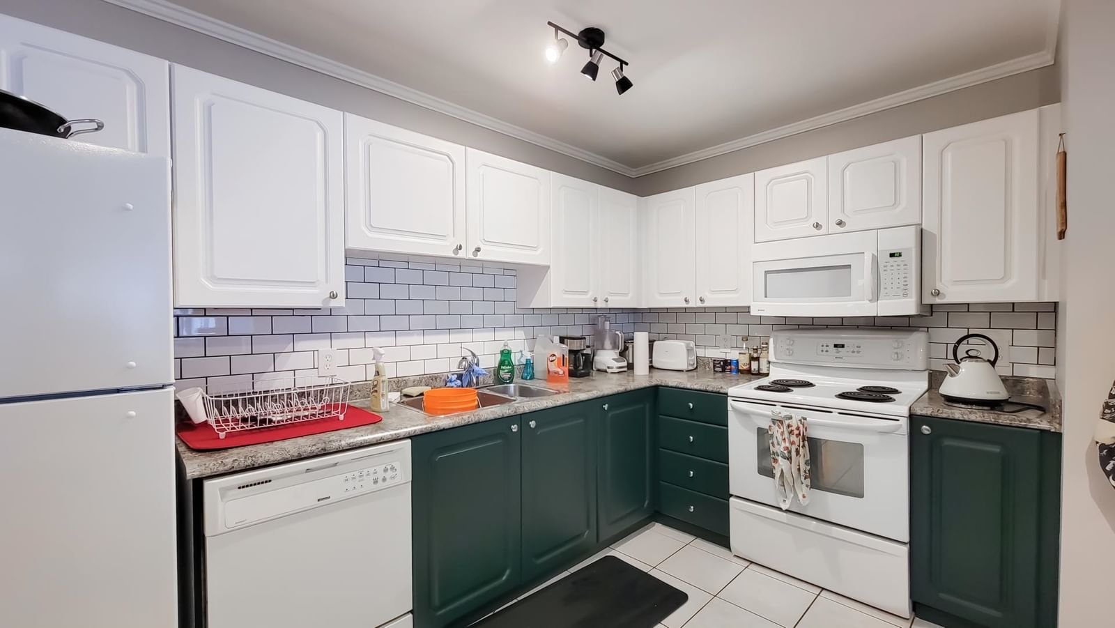 Listing Image 8