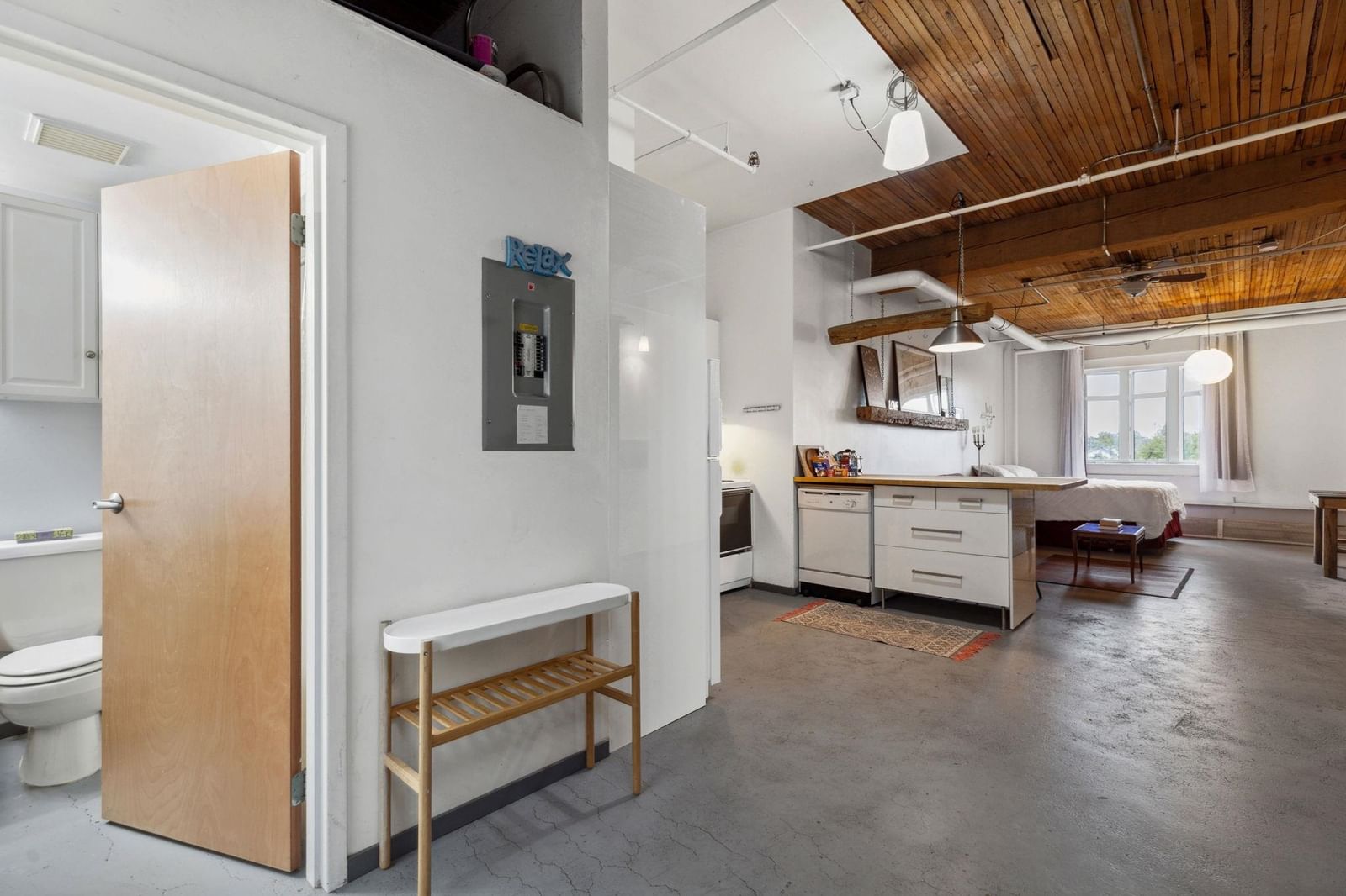 Listing Image 12