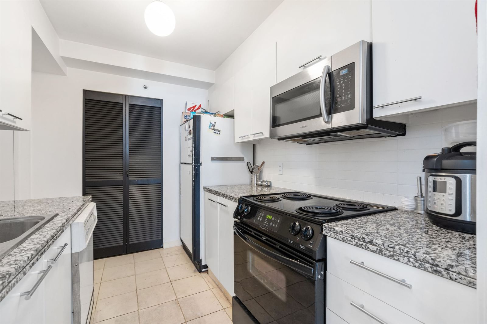 Listing Image 12