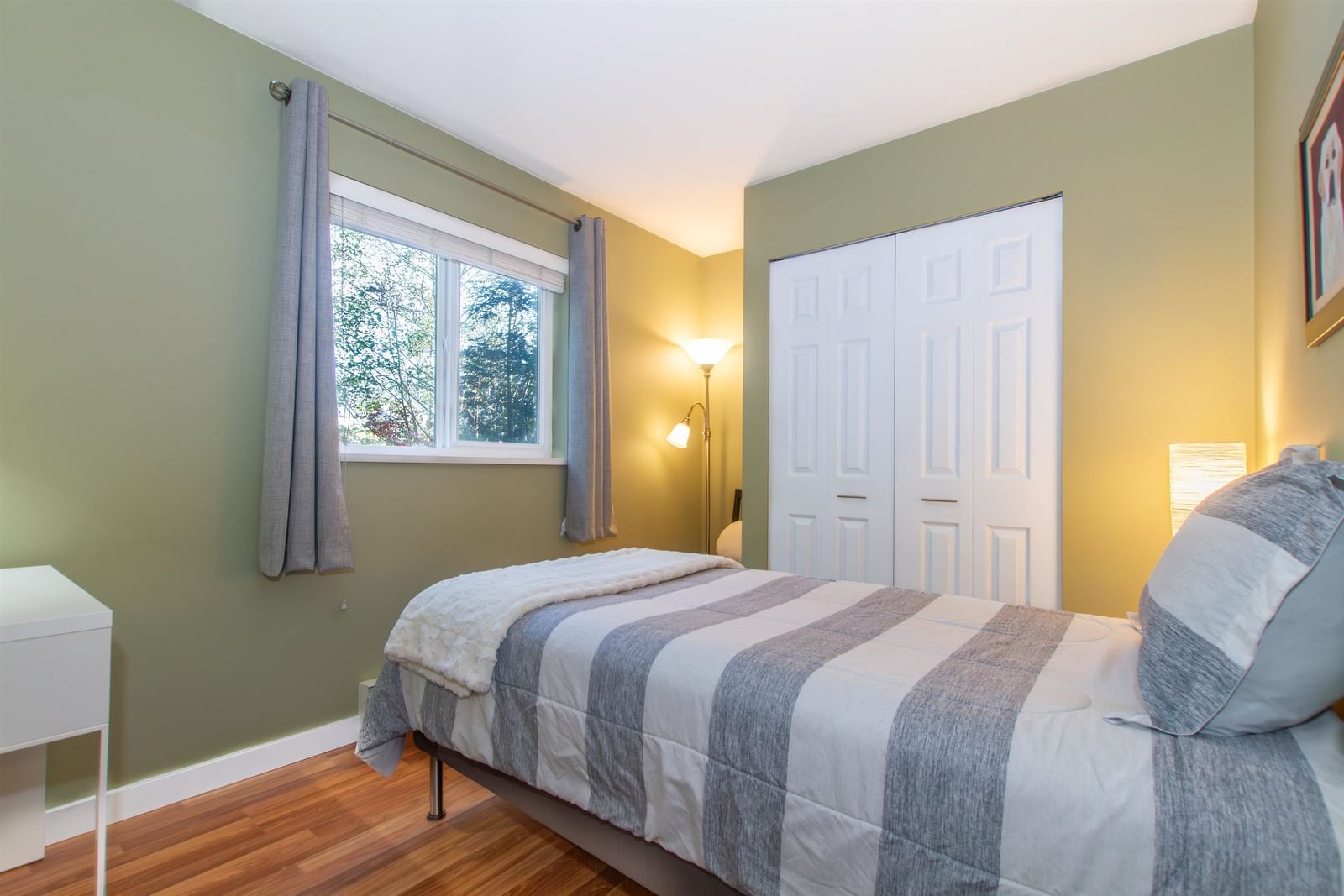 Listing Image 9