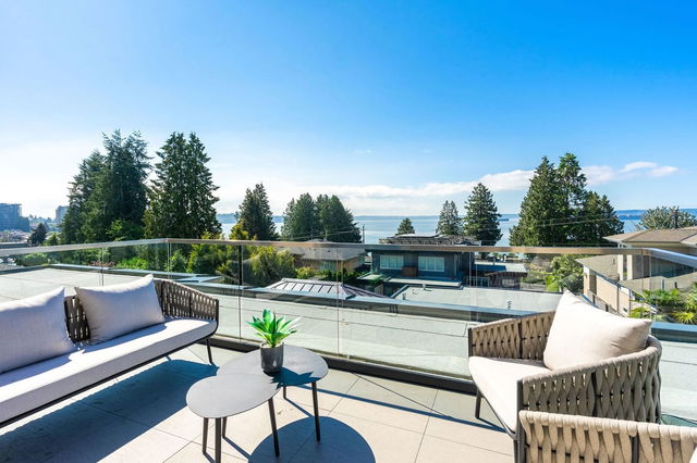 2586 Marine Drive