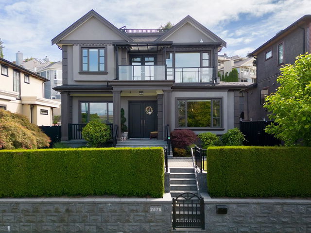 2576 Edgar Crescent