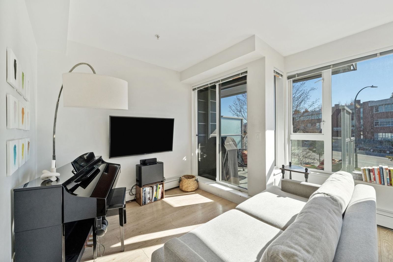 Listing Image 9