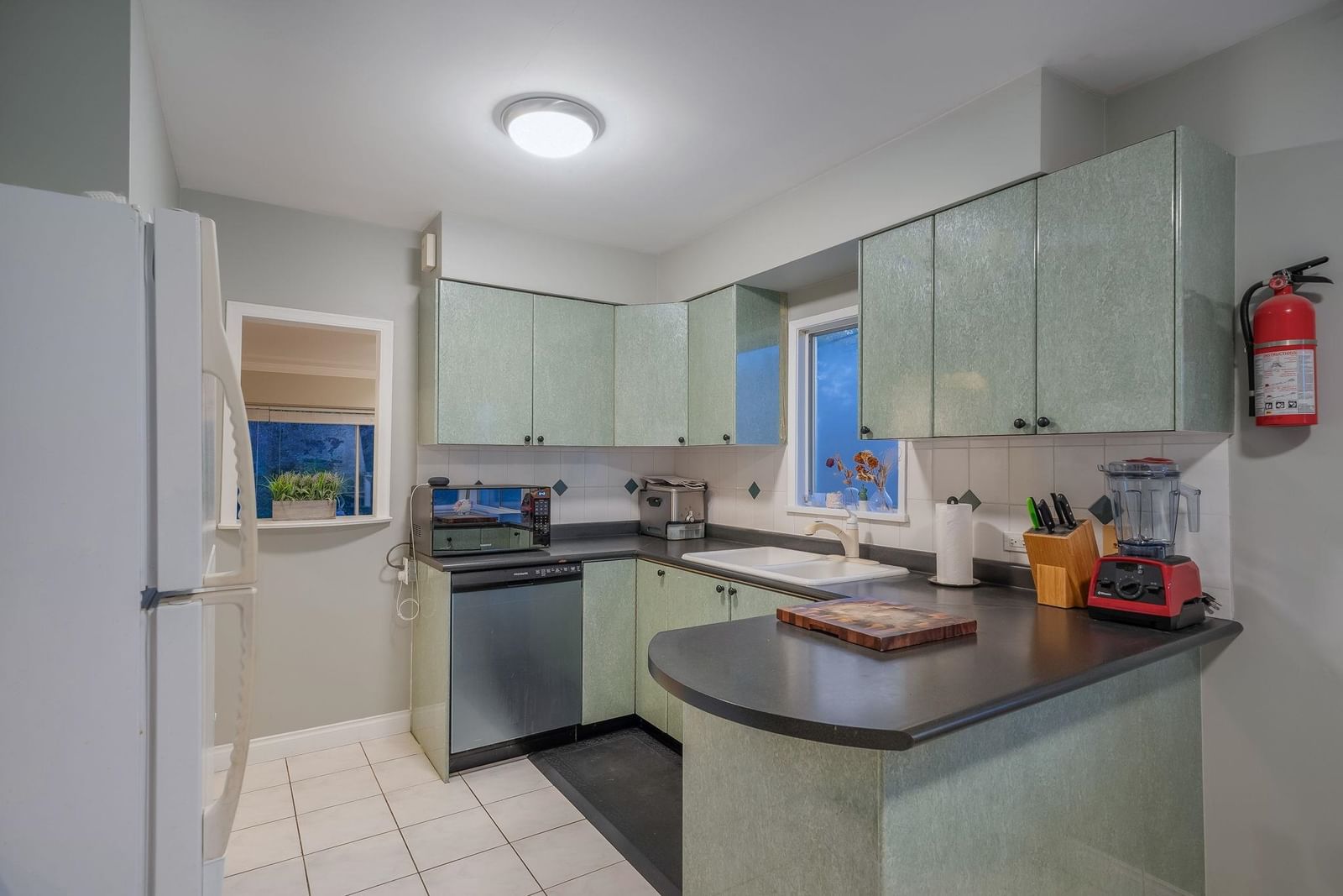 Listing Image 8