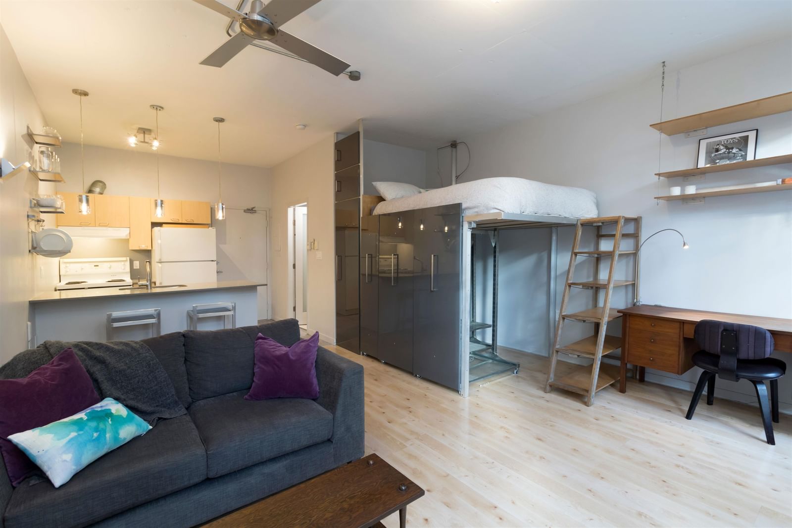 Listing Image 10
