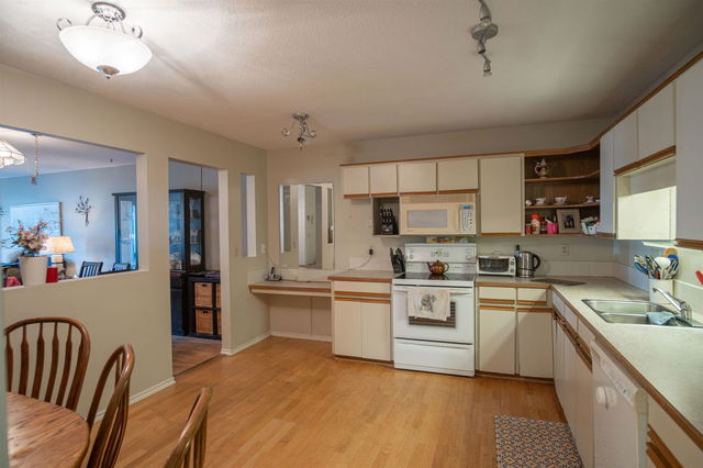 5 - 3292 Vernon Terrace