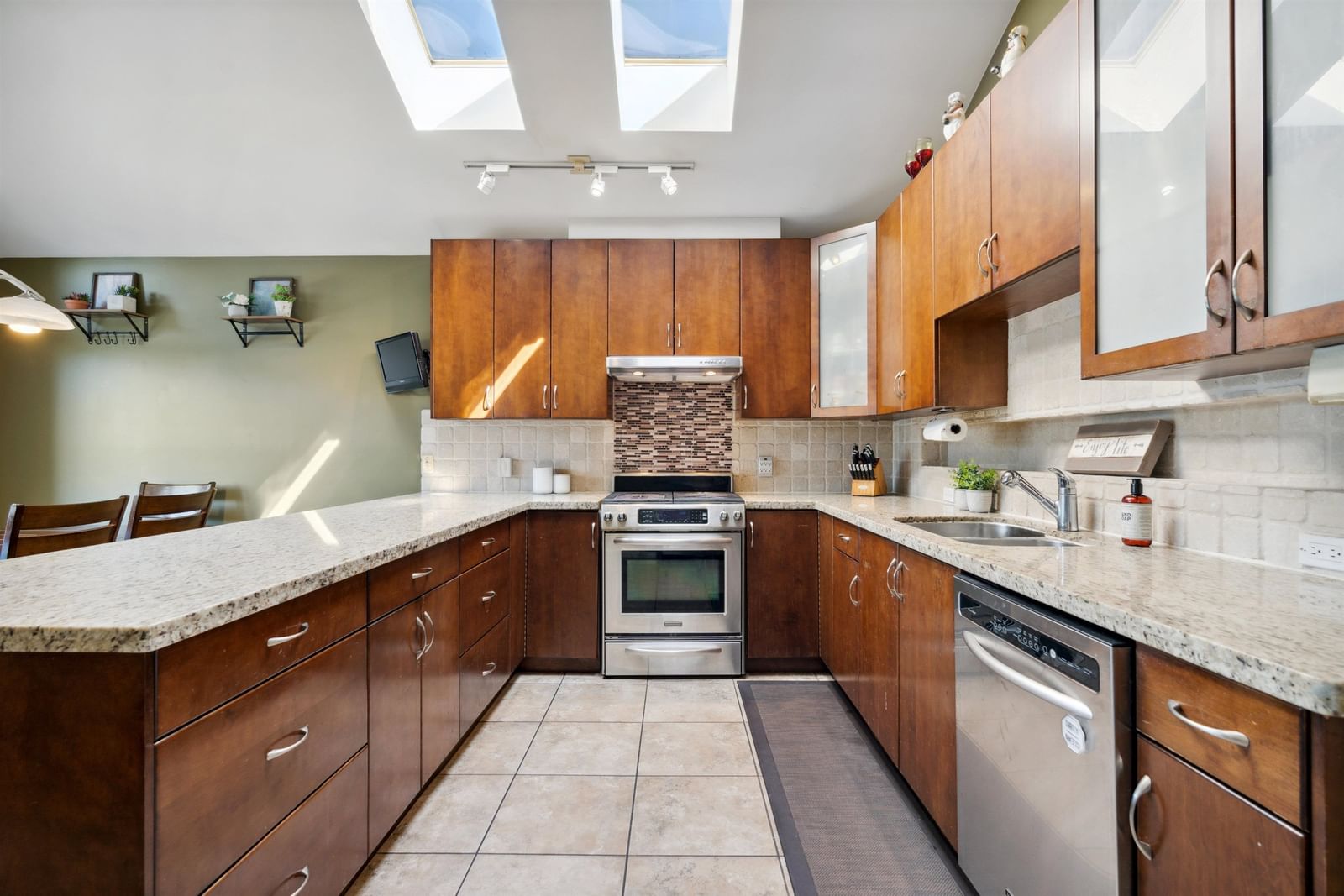 Listing Image 13