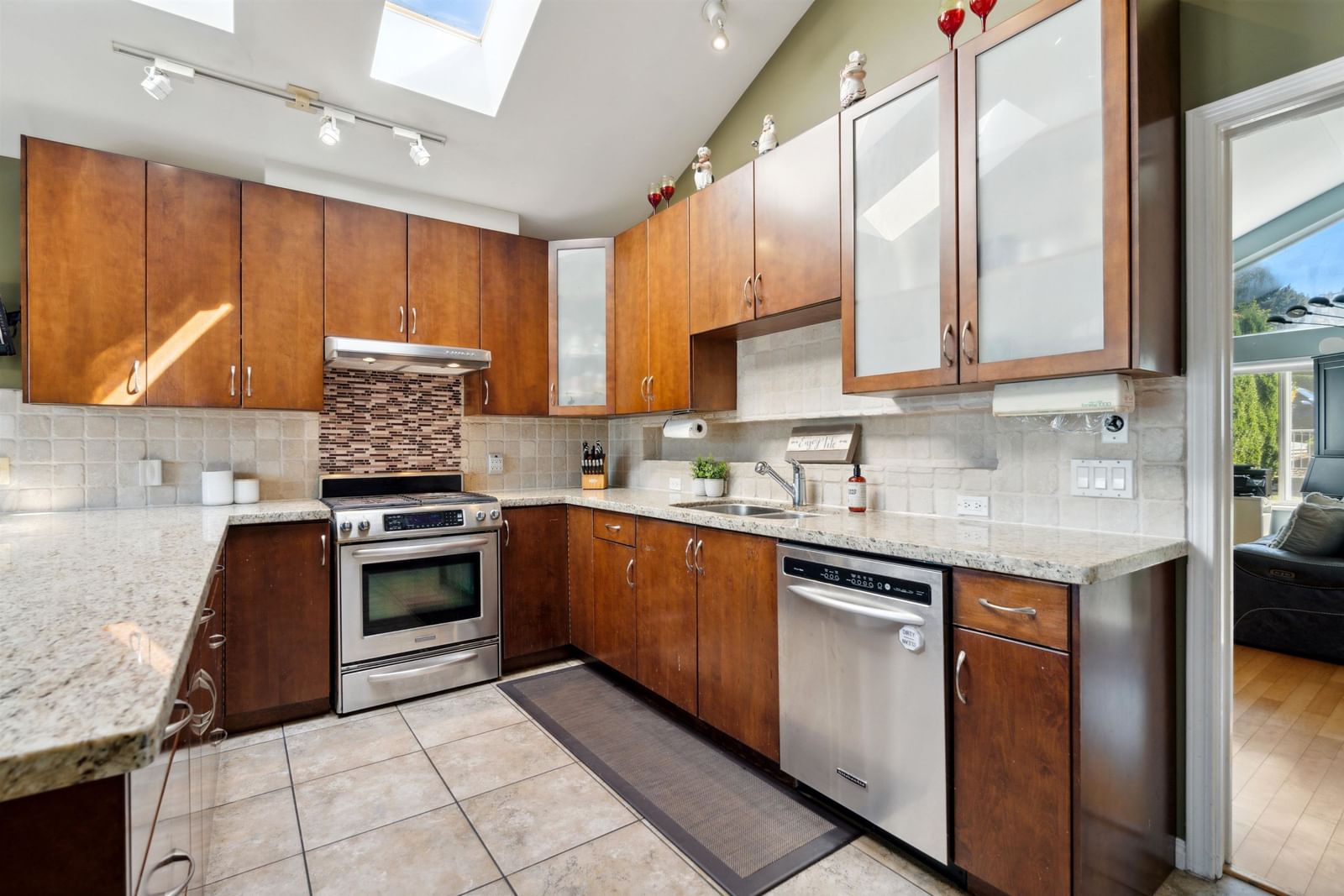 Listing Image 14