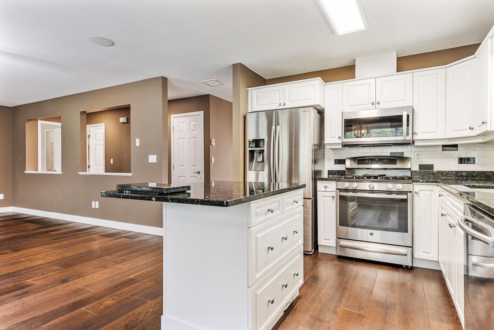 Listing Image 15