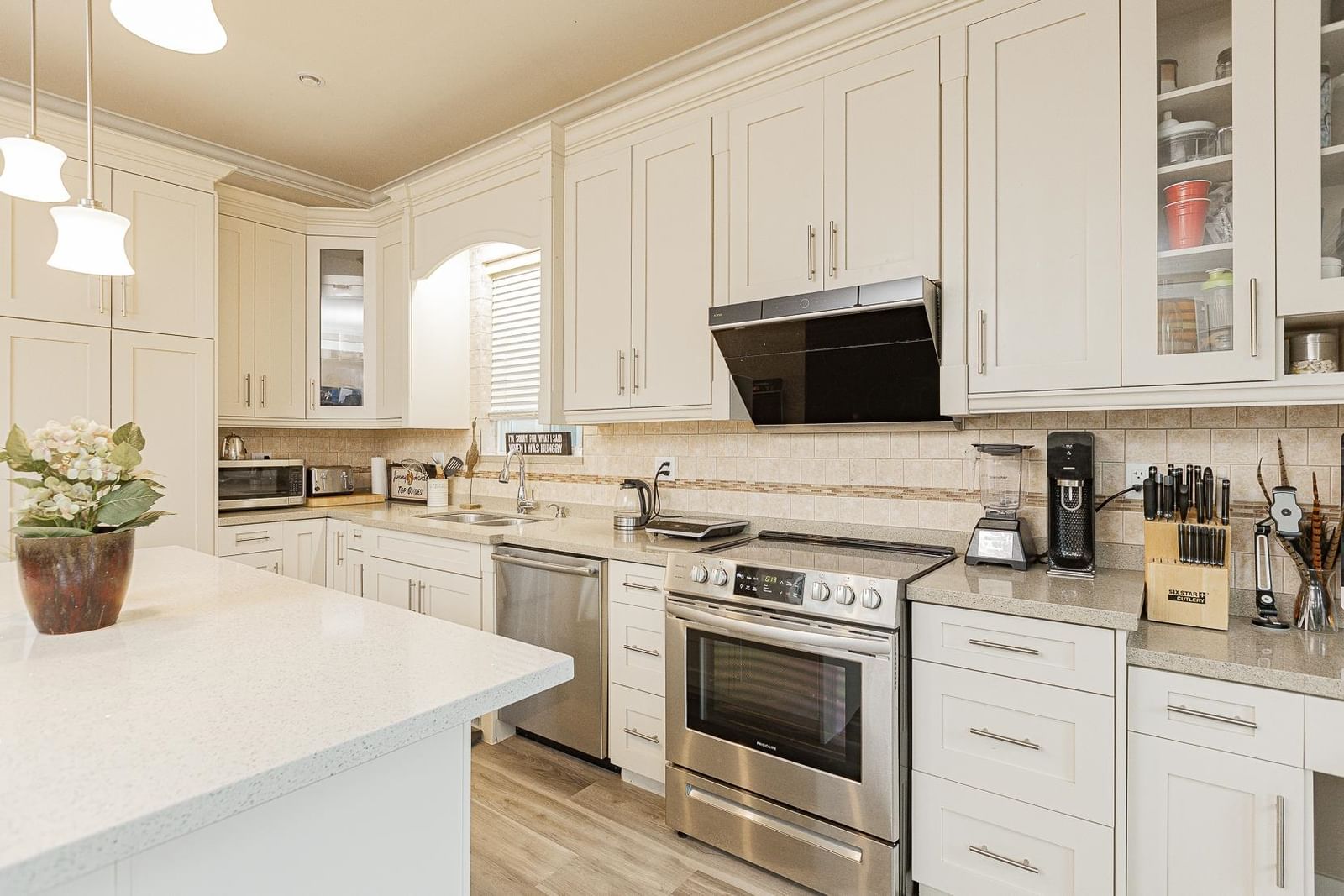 Listing Image 9