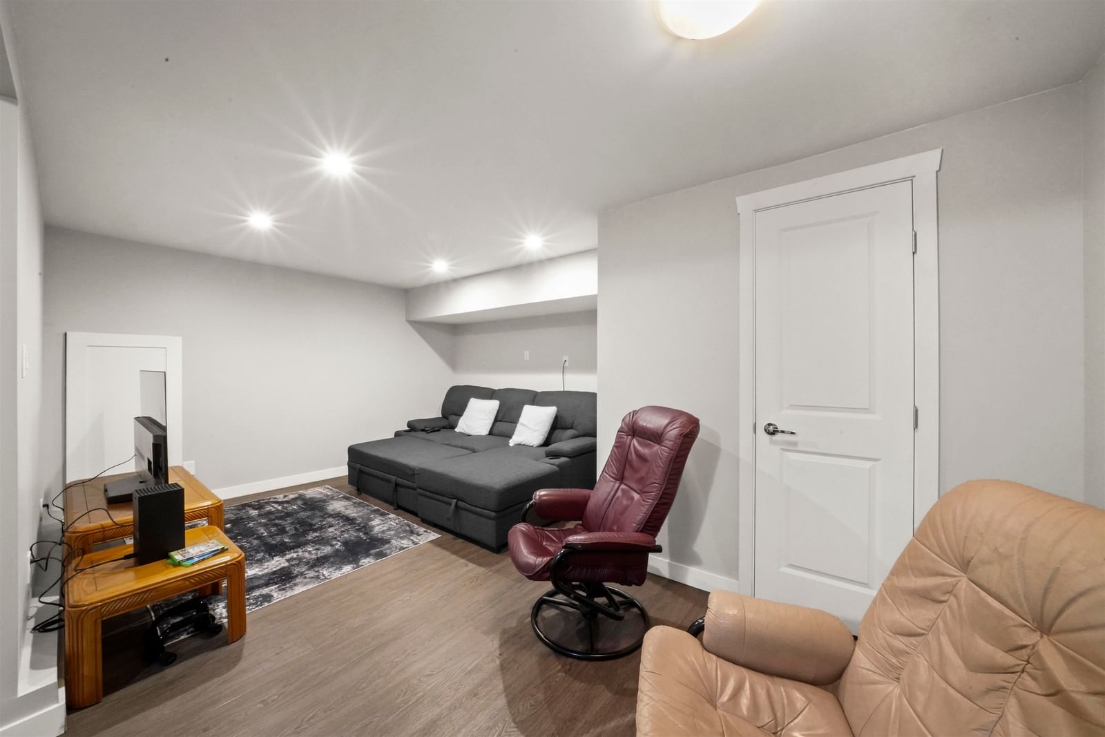 Listing Image 19