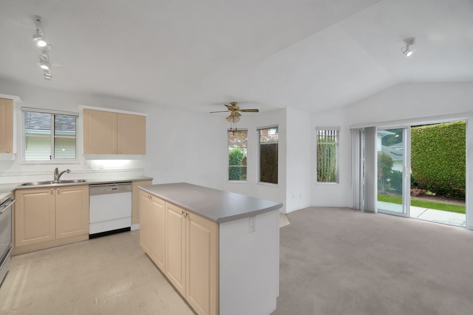 Listing Image 17