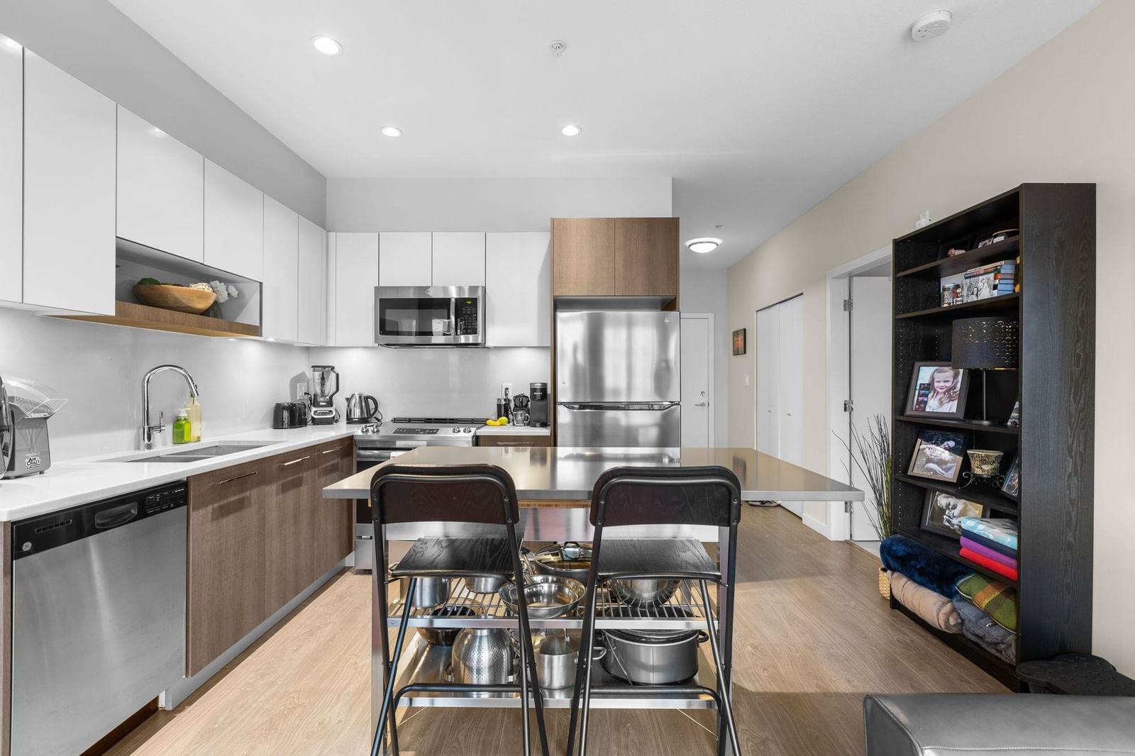 Listing Image 10