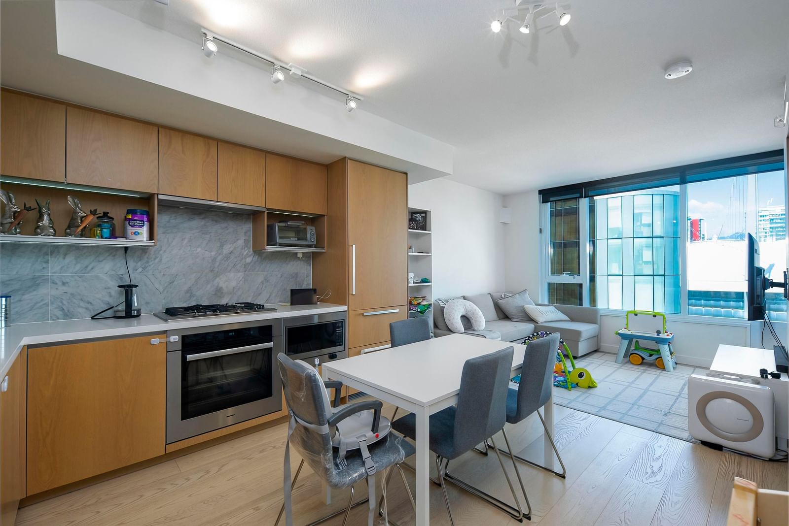 Listing Image 12