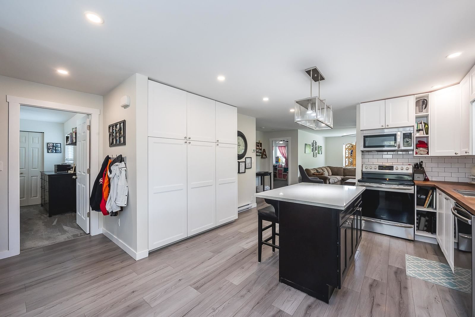 Listing Image 9