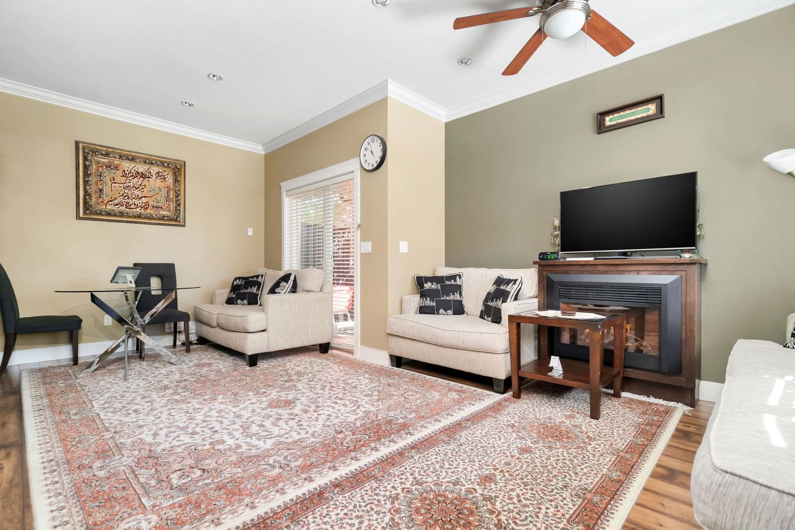 Listing Image 6