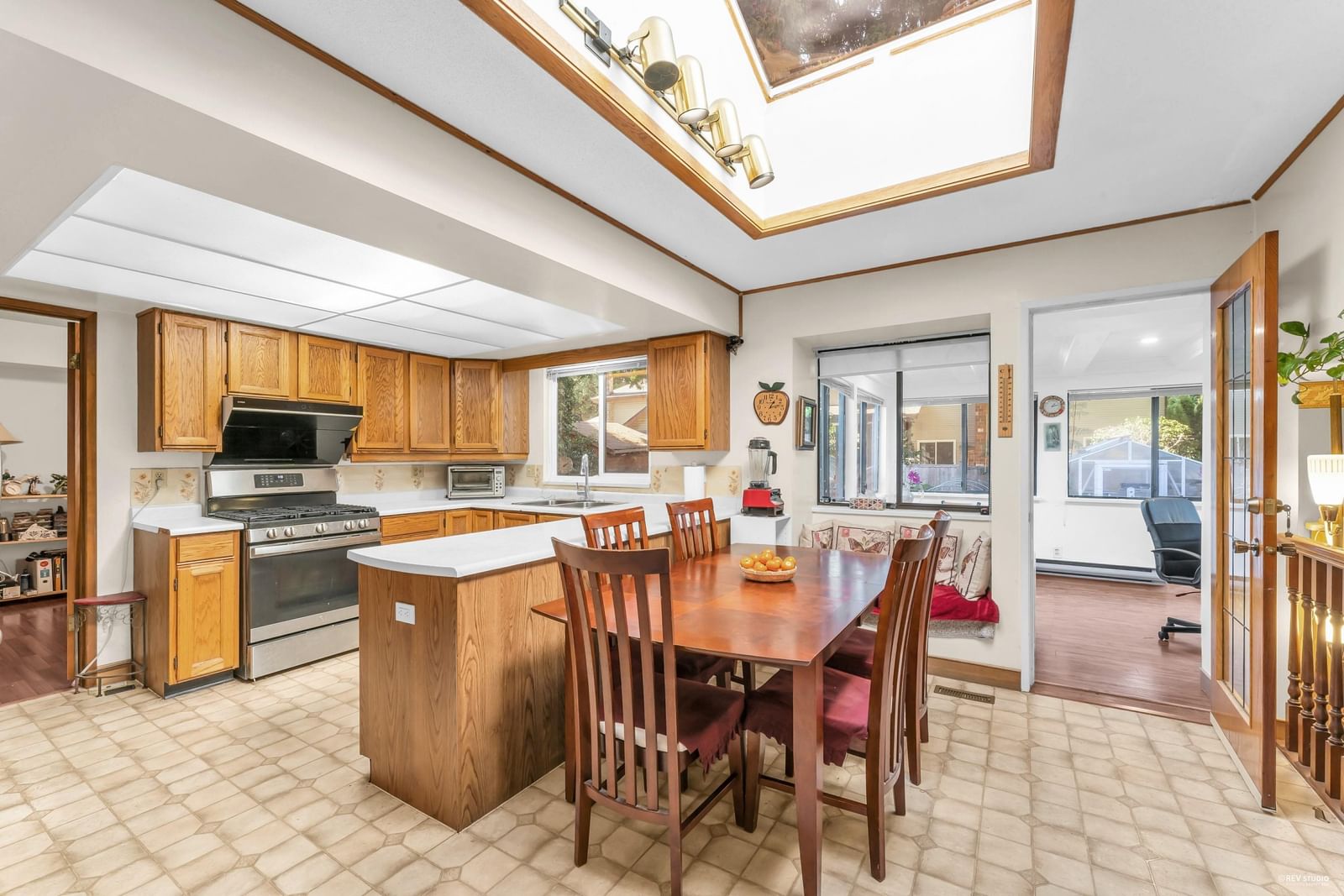 Listing Image 6