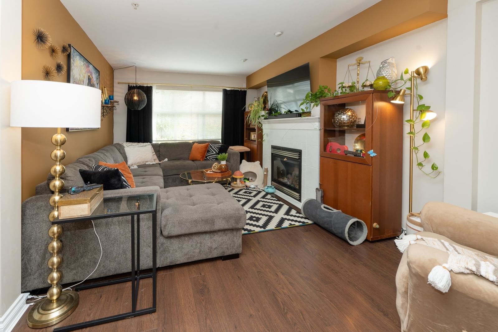 Listing Image 9
