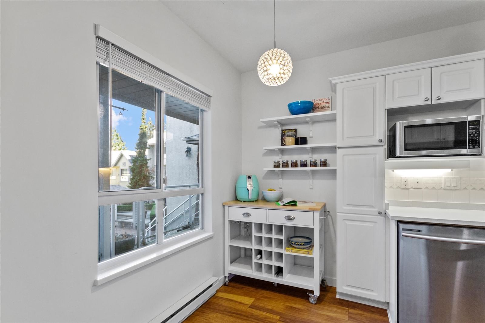 Listing Image 10