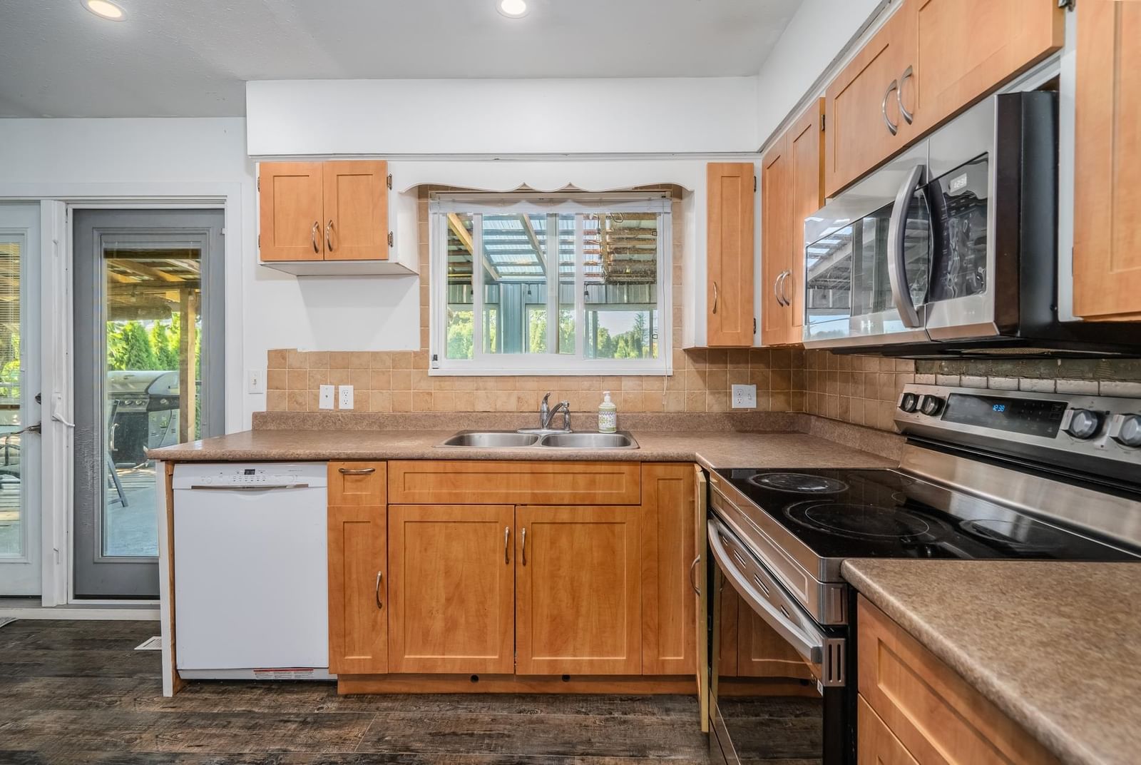 Listing Image 10