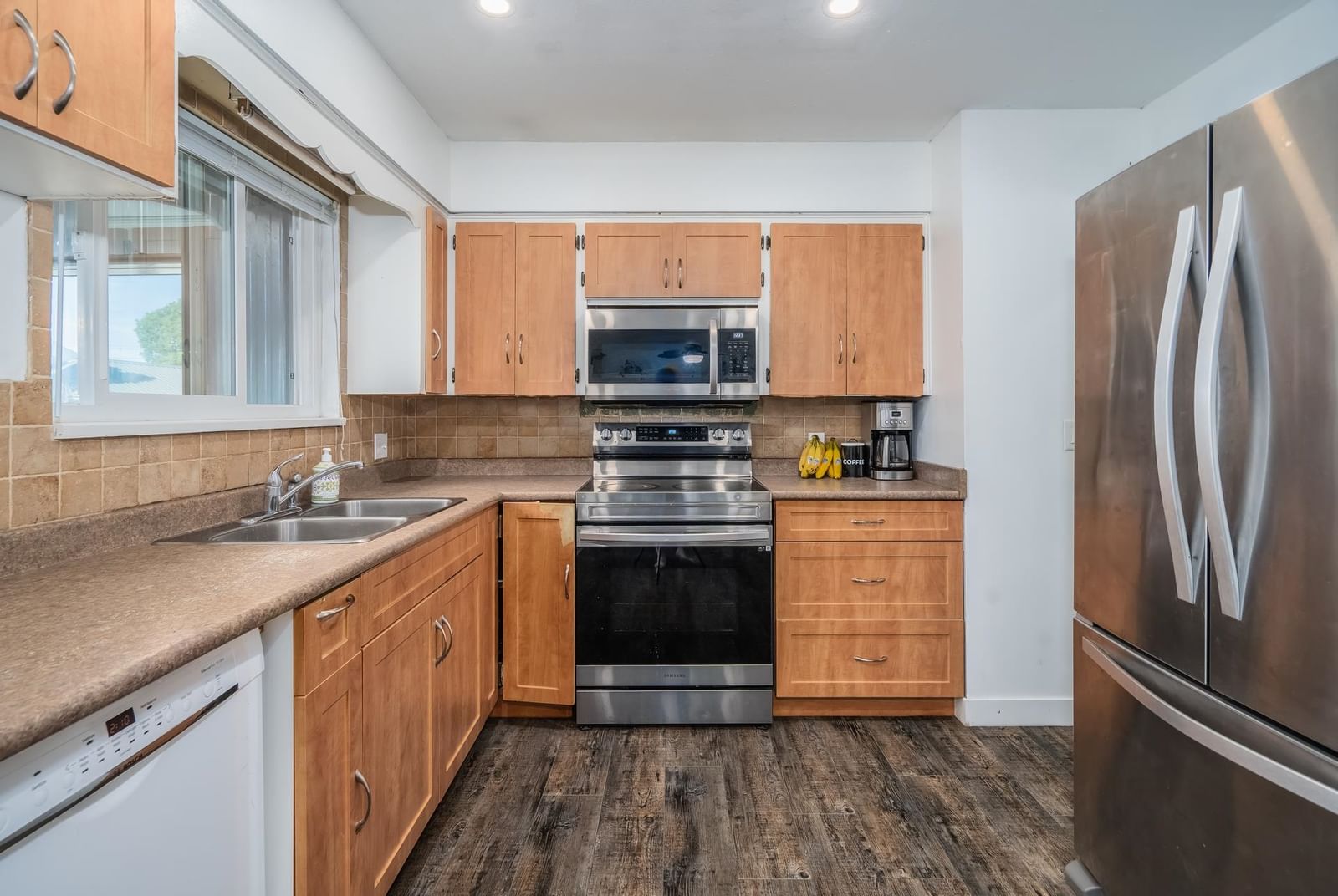 Listing Image 8