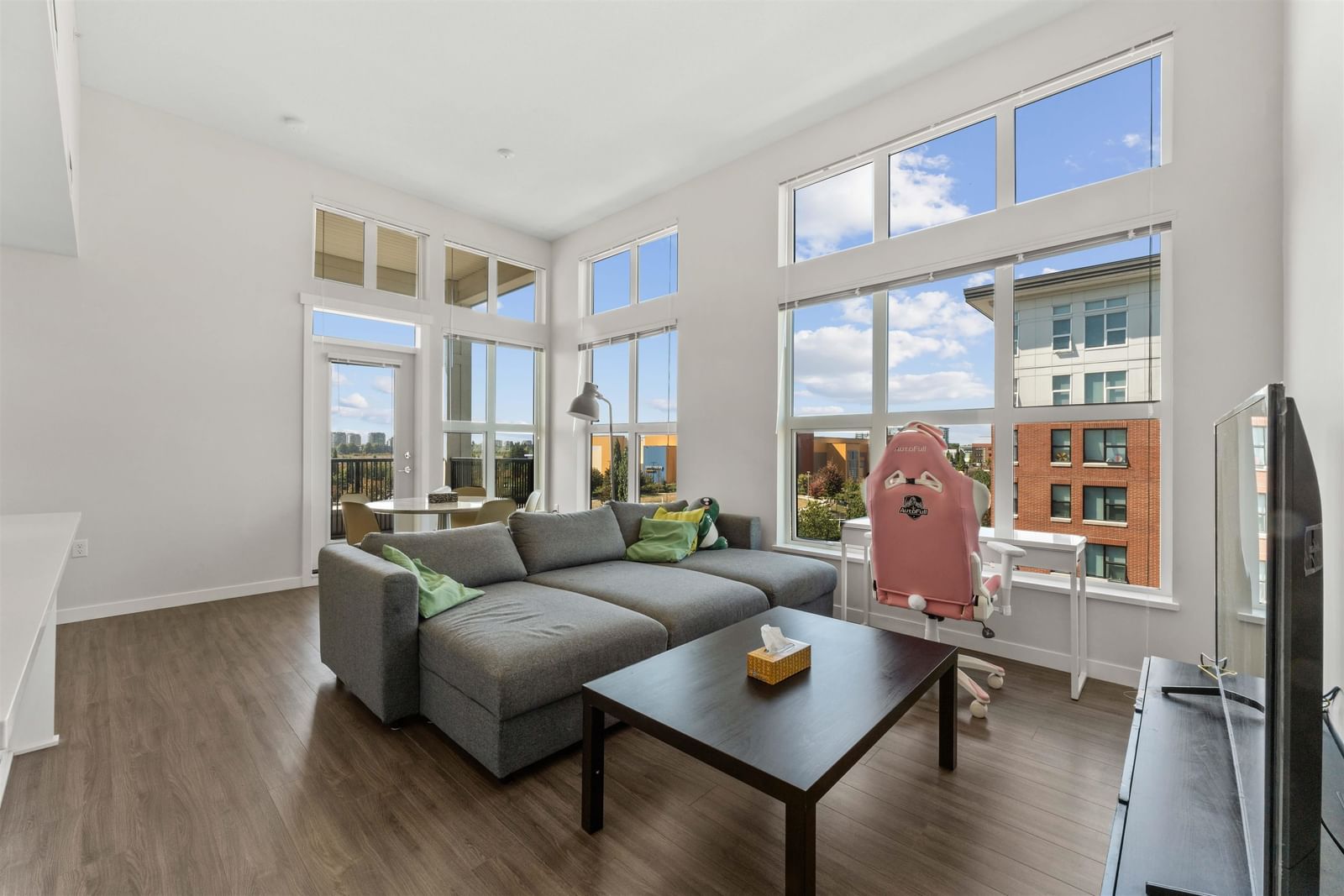 Listing Image 10
