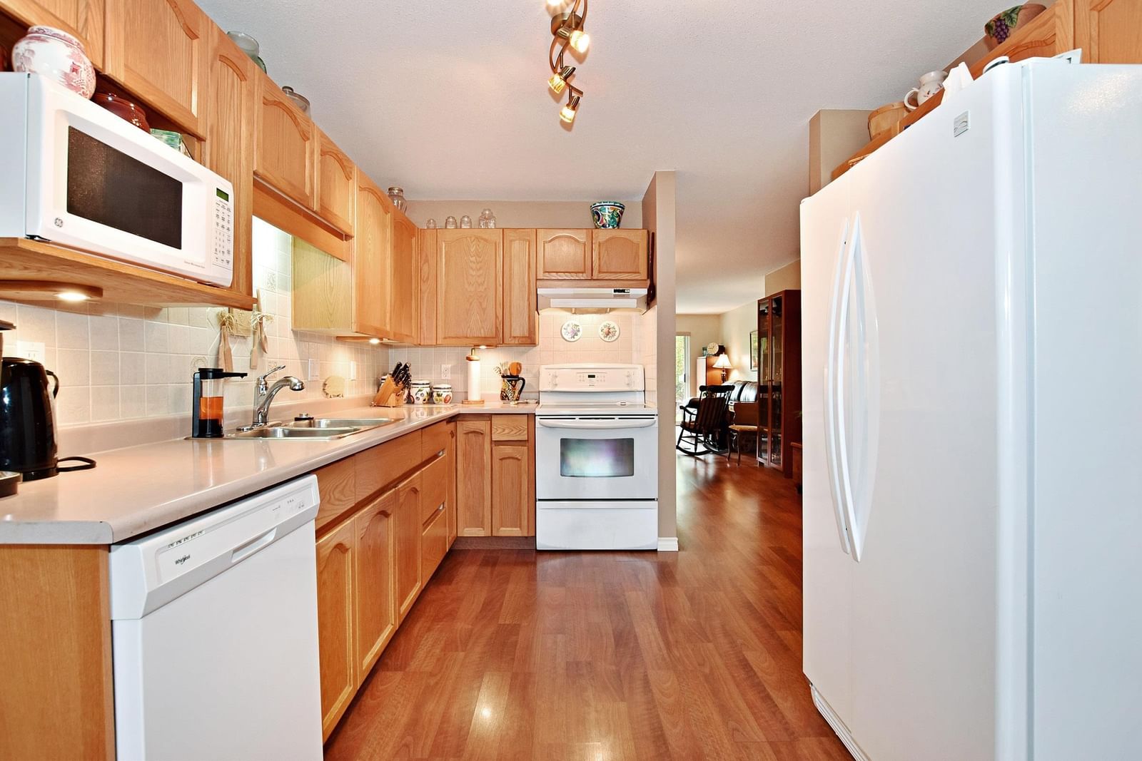 Listing Image 10