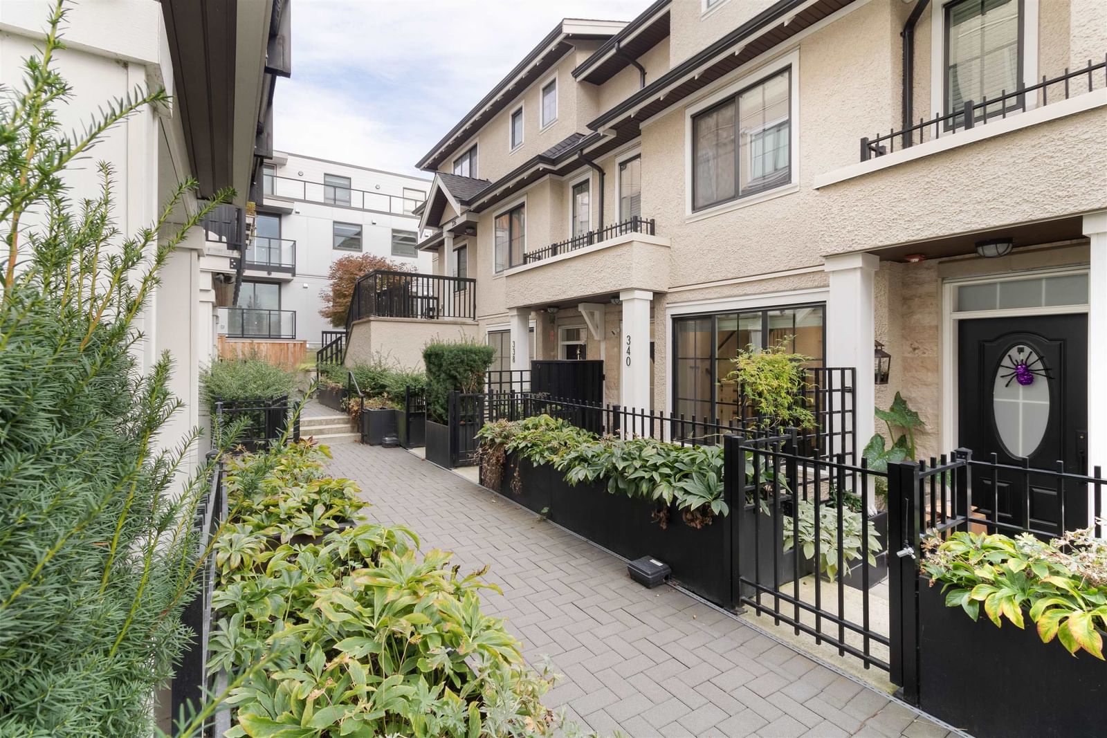Listing Image 9