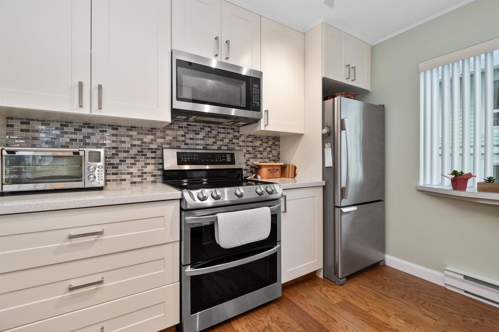 Listing Image 9