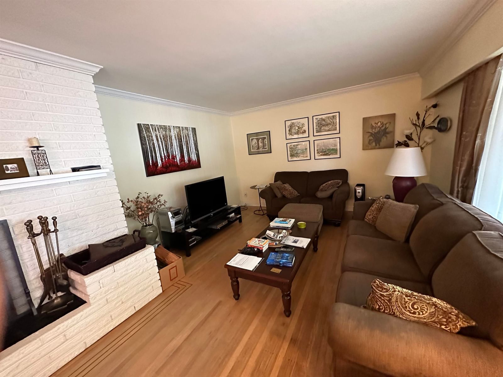 Listing Image 4