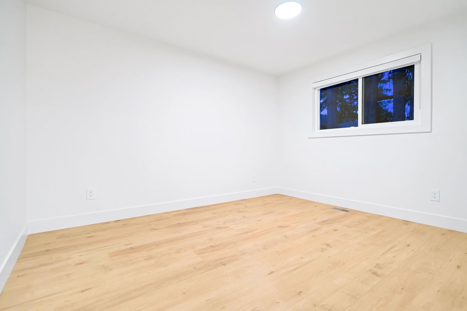 Listing Image 26