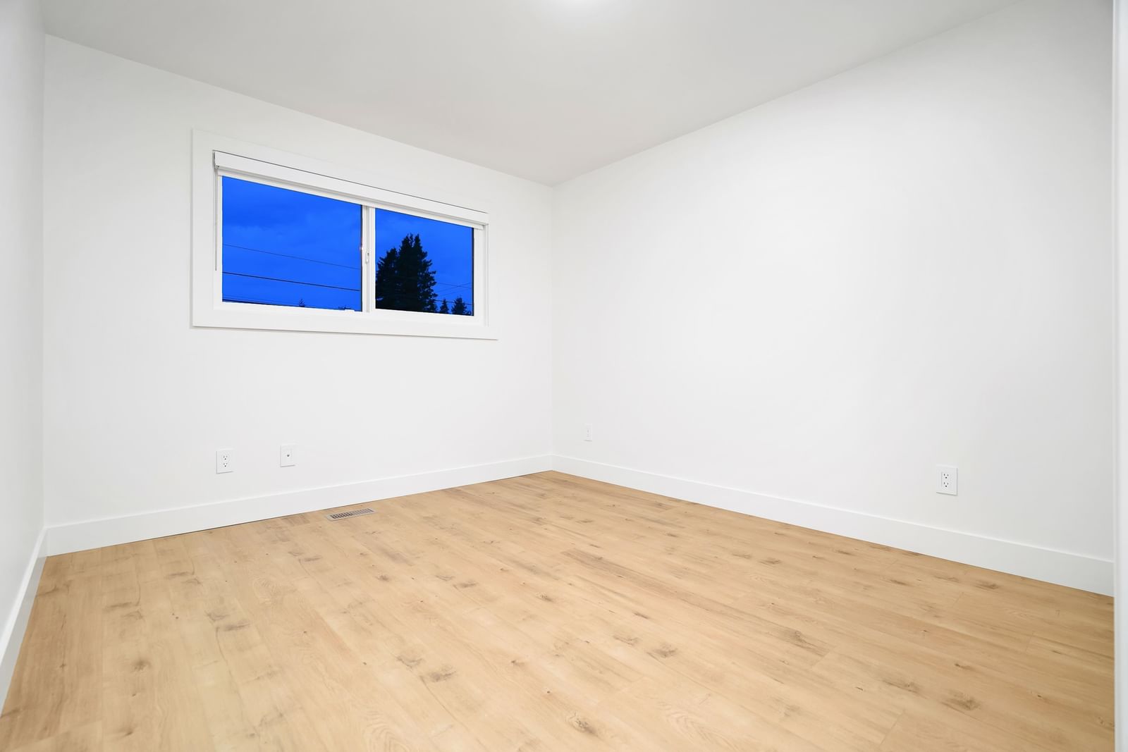 Listing Image 27